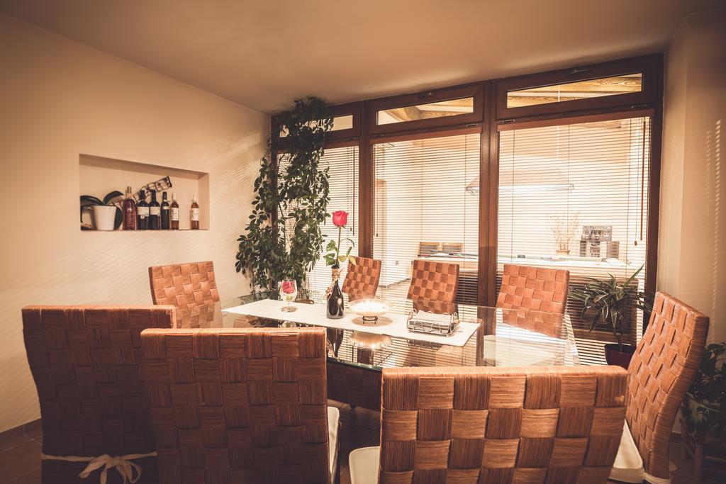 Penzion Vino Hruska Blatnička Extérieur photo