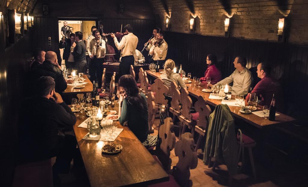 Penzion Vino Hruska Blatnička Extérieur photo
