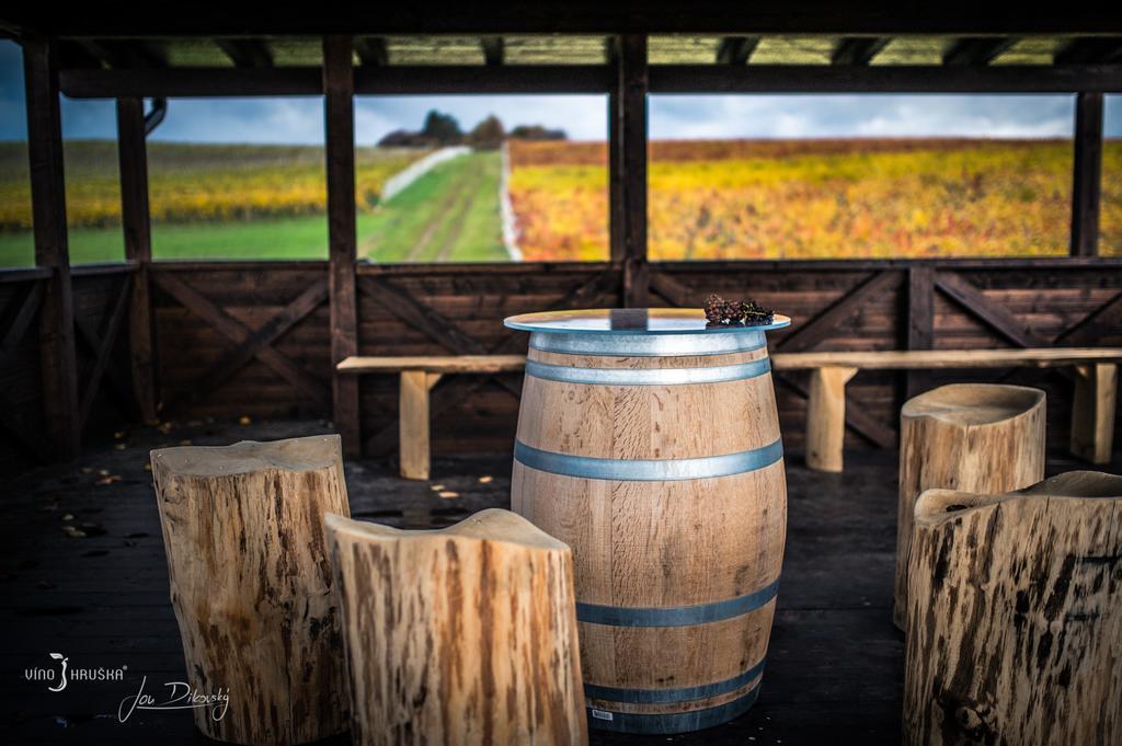 Penzion Vino Hruska Blatnička Extérieur photo