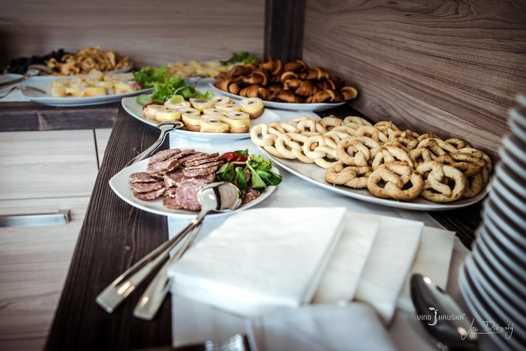 Penzion Vino Hruska Blatnička Extérieur photo