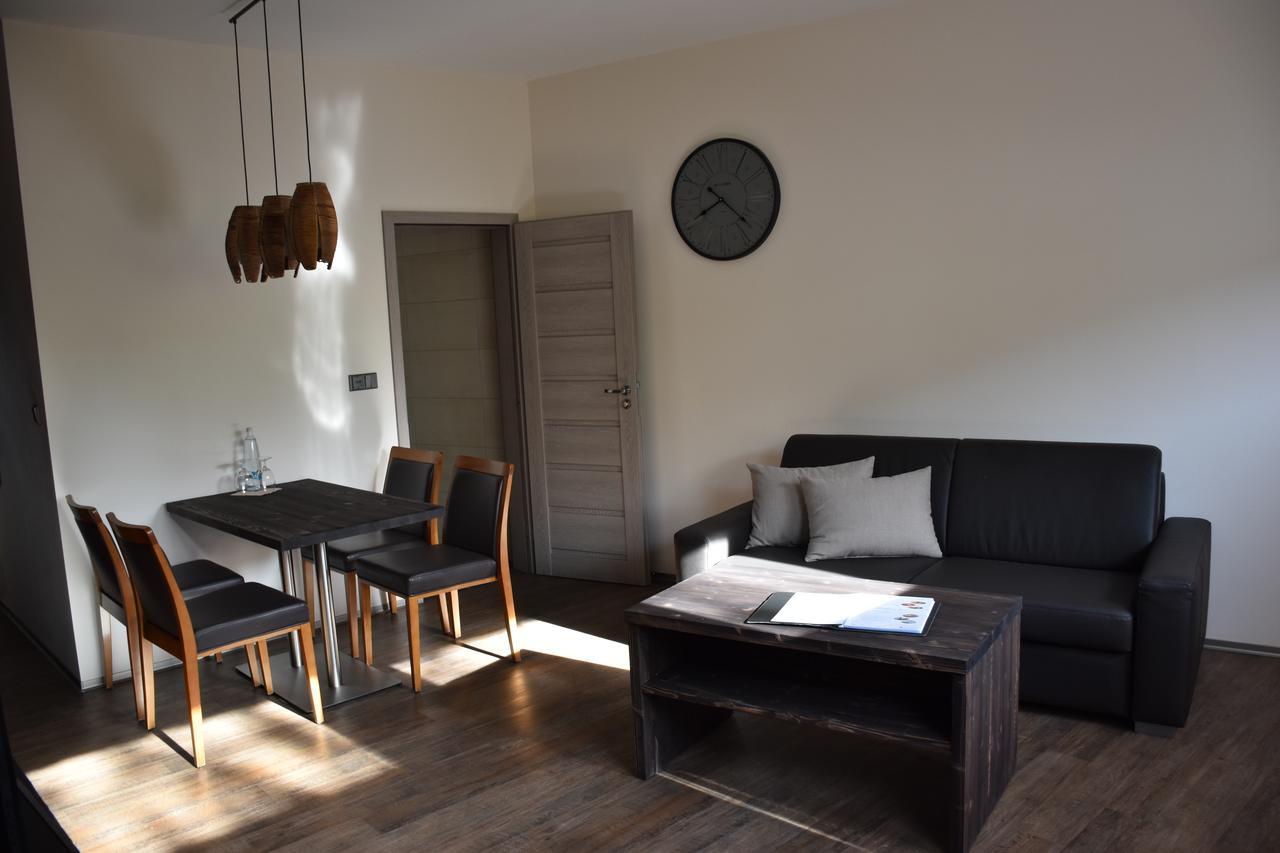 Penzion Vino Hruska Blatnička Extérieur photo