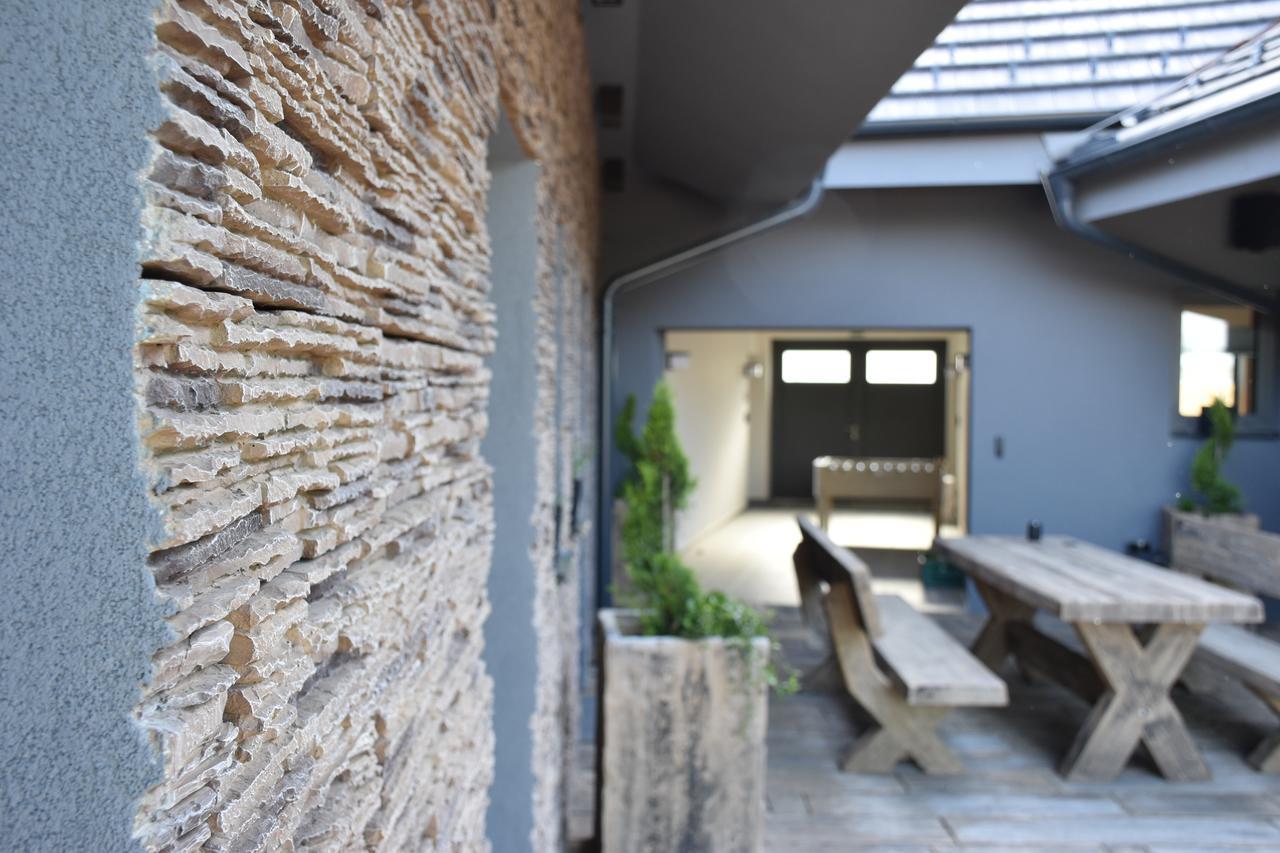 Penzion Vino Hruska Blatnička Extérieur photo